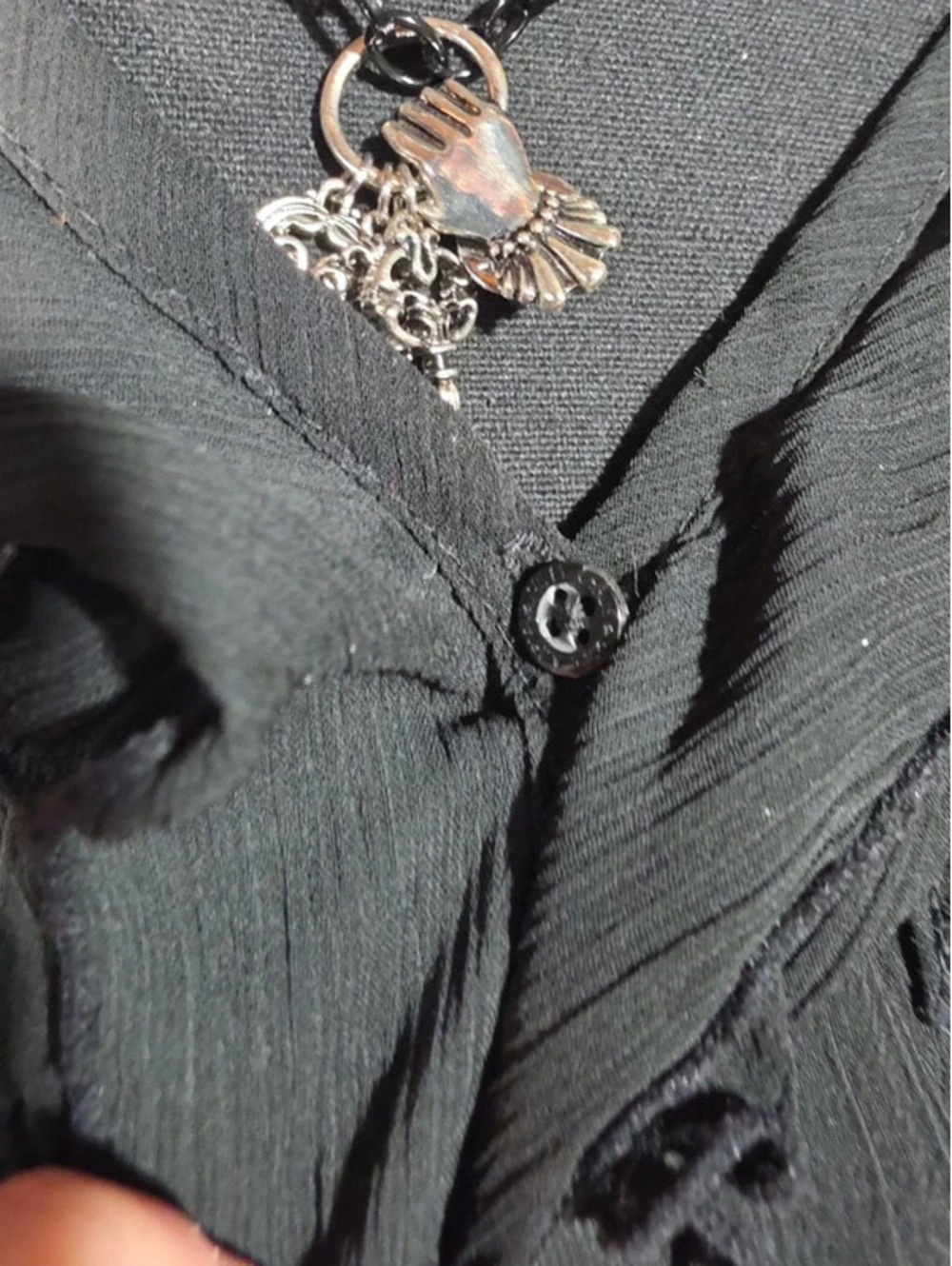 Miley Cyrus - Picture 2 of 4